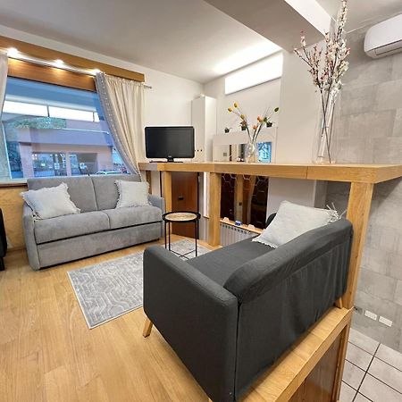 "R&P Apartment", Short Term Stay, Elegant Design, Bisceglie Metro Station, Easy For San Siro And Fiera Milano, Free Parking מראה חיצוני תמונה