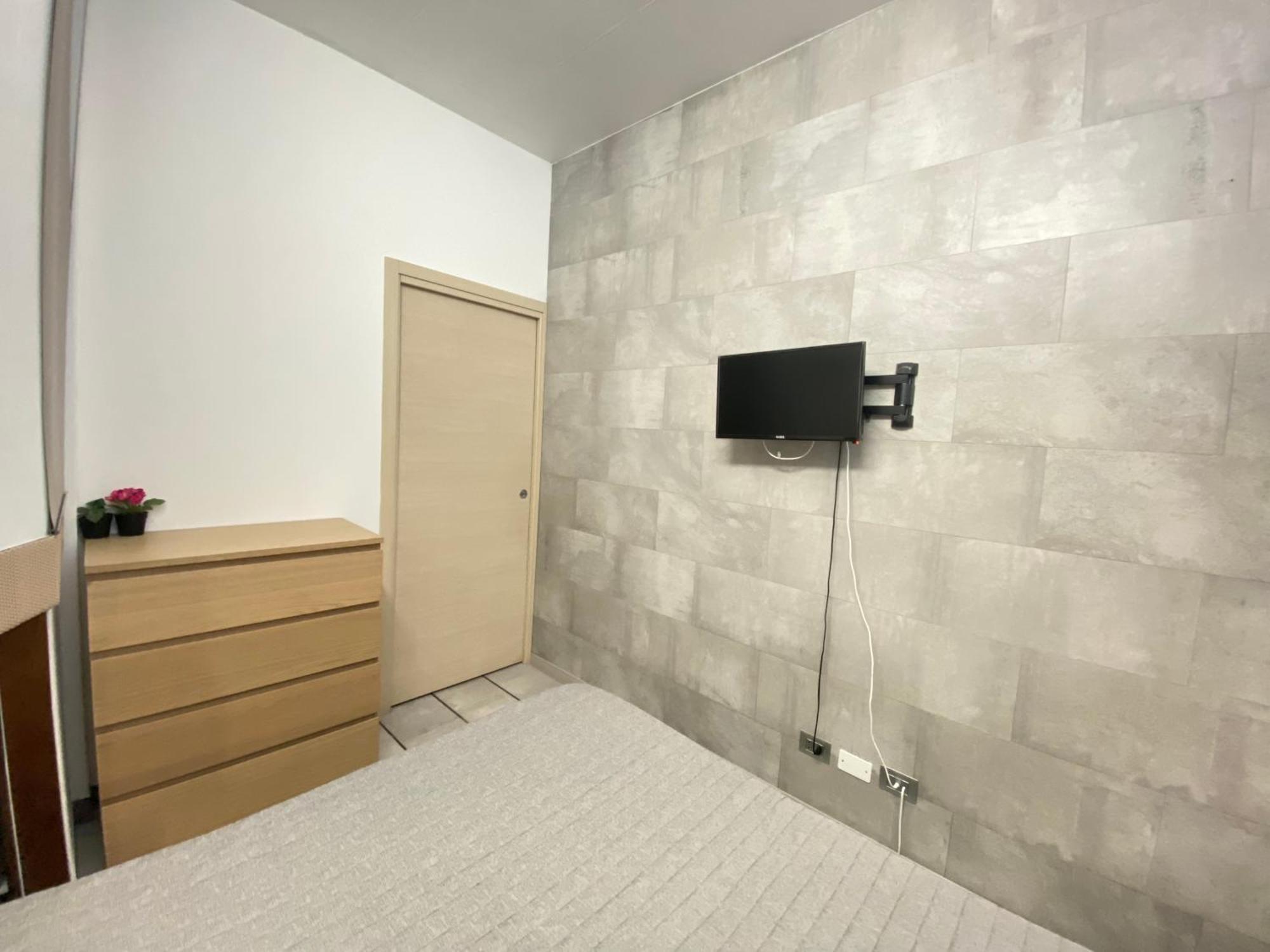 "R&P Apartment", Short Term Stay, Elegant Design, Bisceglie Metro Station, Easy For San Siro And Fiera Milano, Free Parking מראה חיצוני תמונה