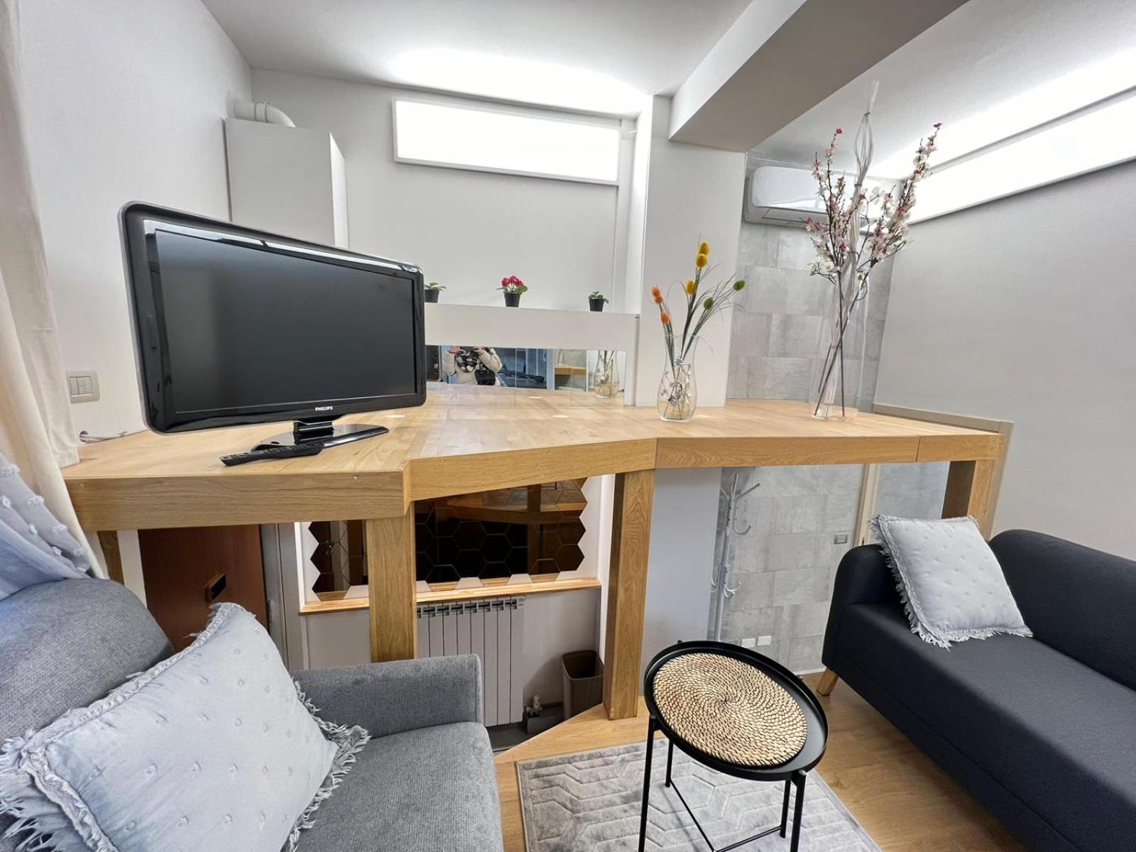 "R&P Apartment", Short Term Stay, Elegant Design, Bisceglie Metro Station, Easy For San Siro And Fiera Milano, Free Parking מראה חיצוני תמונה