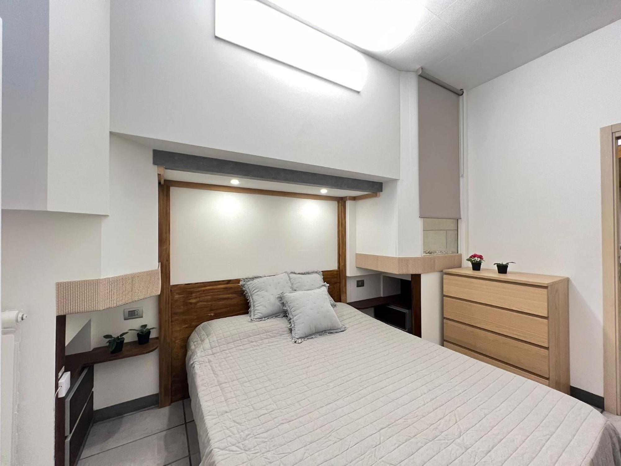 "R&P Apartment", Short Term Stay, Elegant Design, Bisceglie Metro Station, Easy For San Siro And Fiera Milano, Free Parking מראה חיצוני תמונה