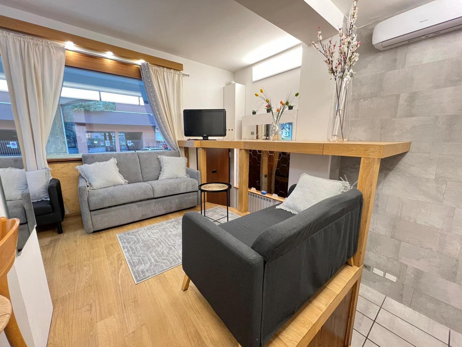 "R&P Apartment", Short Term Stay, Elegant Design, Bisceglie Metro Station, Easy For San Siro And Fiera Milano, Free Parking מראה חיצוני תמונה