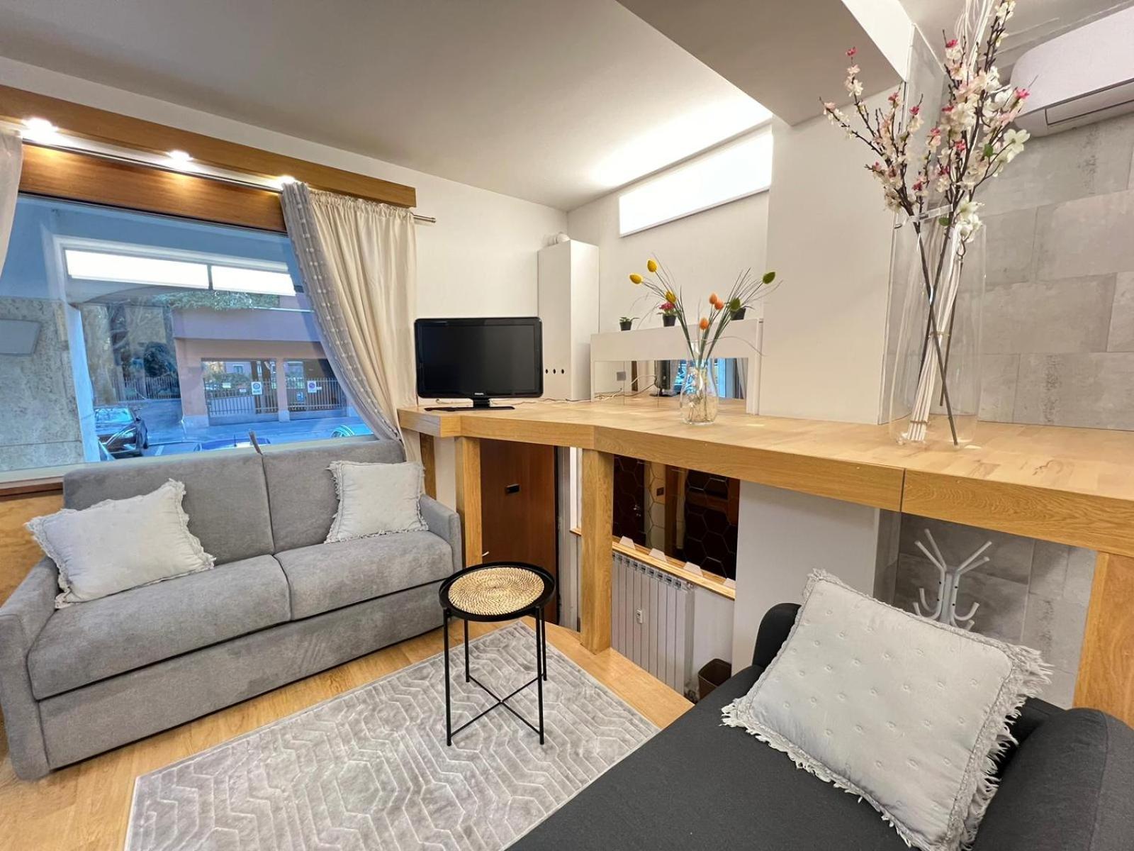 "R&P Apartment", Short Term Stay, Elegant Design, Bisceglie Metro Station, Easy For San Siro And Fiera Milano, Free Parking מראה חיצוני תמונה