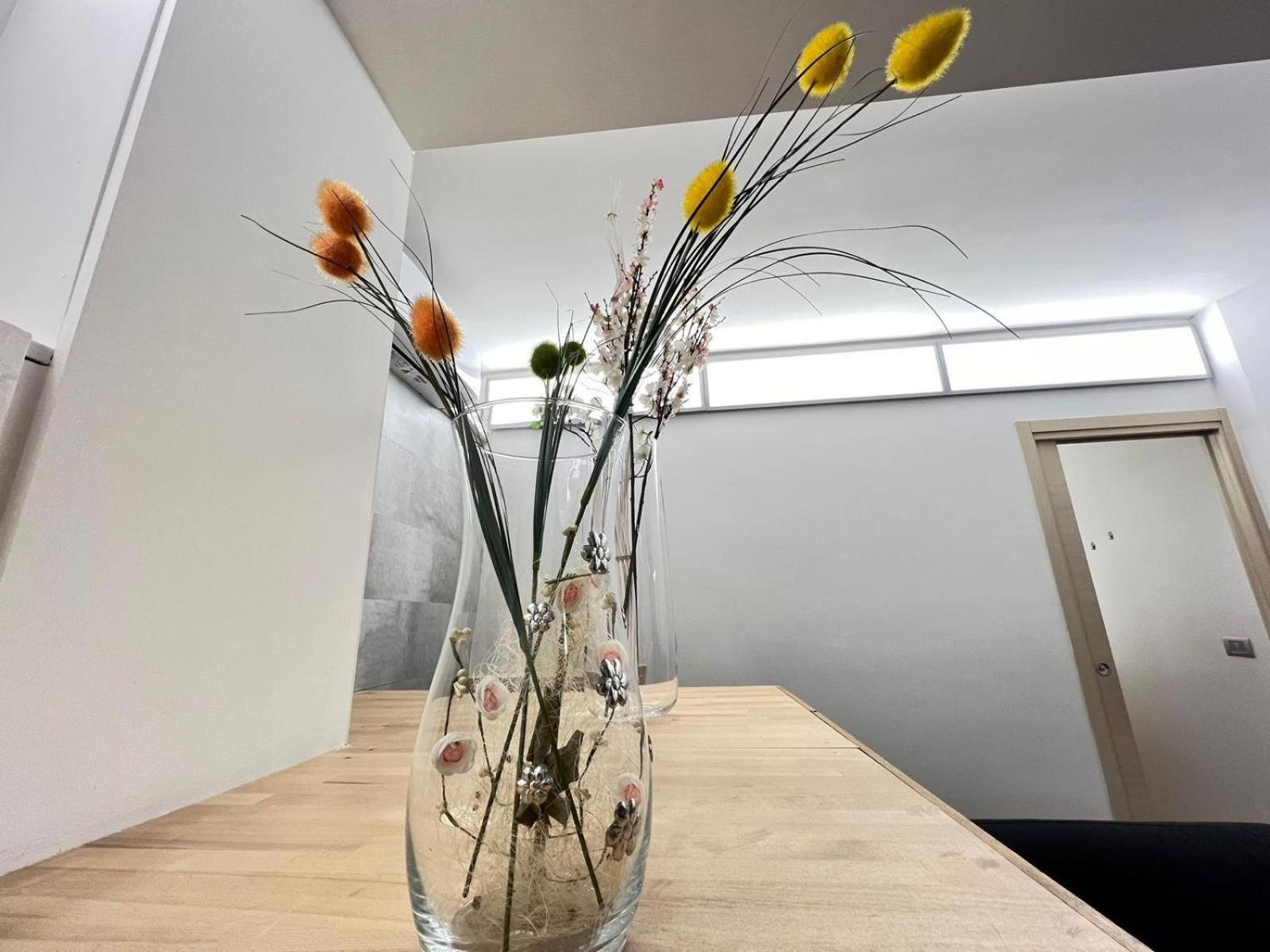 "R&P Apartment", Short Term Stay, Elegant Design, Bisceglie Metro Station, Easy For San Siro And Fiera Milano, Free Parking מראה חיצוני תמונה