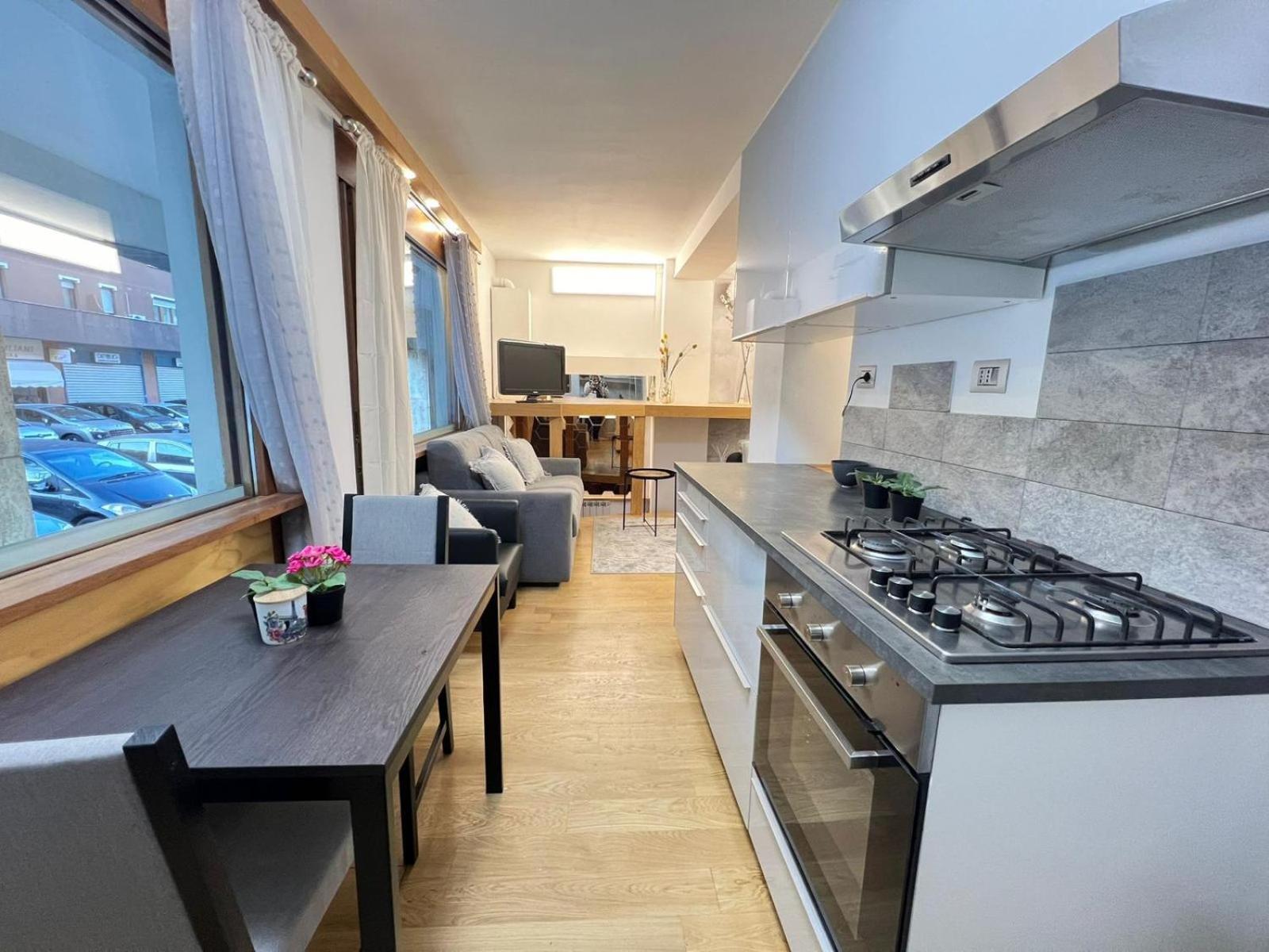"R&P Apartment", Short Term Stay, Elegant Design, Bisceglie Metro Station, Easy For San Siro And Fiera Milano, Free Parking מראה חיצוני תמונה