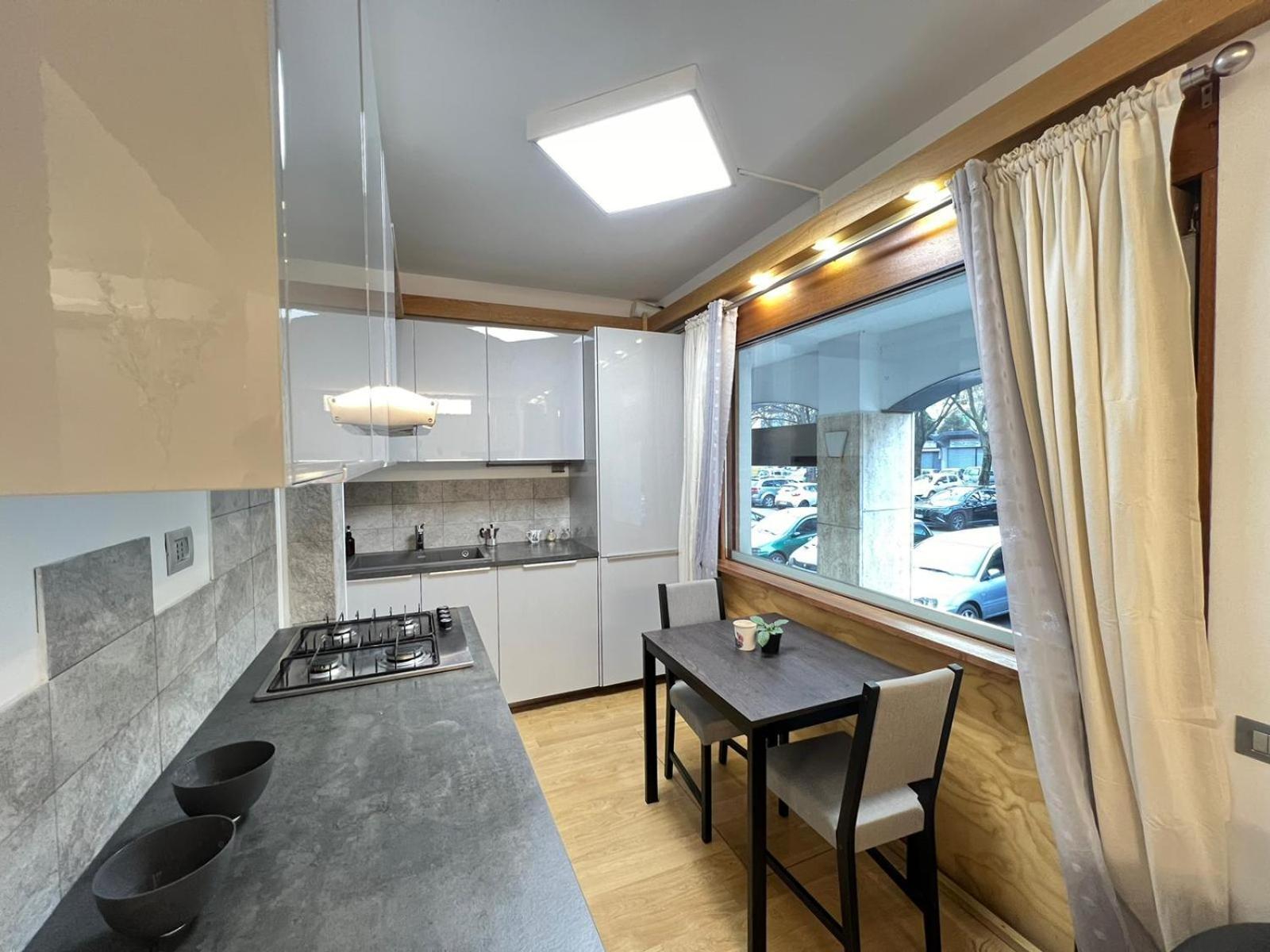 "R&P Apartment", Short Term Stay, Elegant Design, Bisceglie Metro Station, Easy For San Siro And Fiera Milano, Free Parking מראה חיצוני תמונה