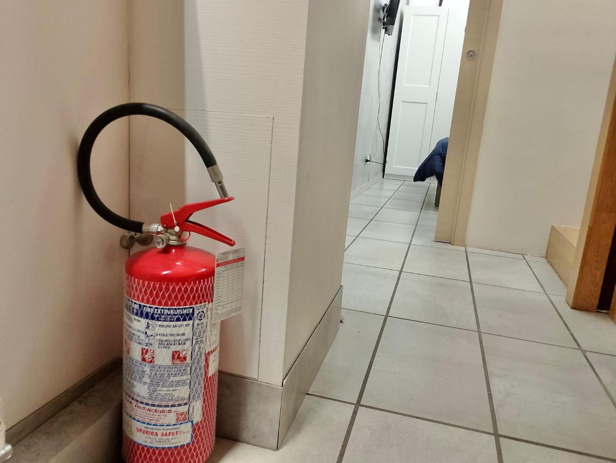 "R&P Apartment", Short Term Stay, Elegant Design, Bisceglie Metro Station, Easy For San Siro And Fiera Milano, Free Parking מראה חיצוני תמונה